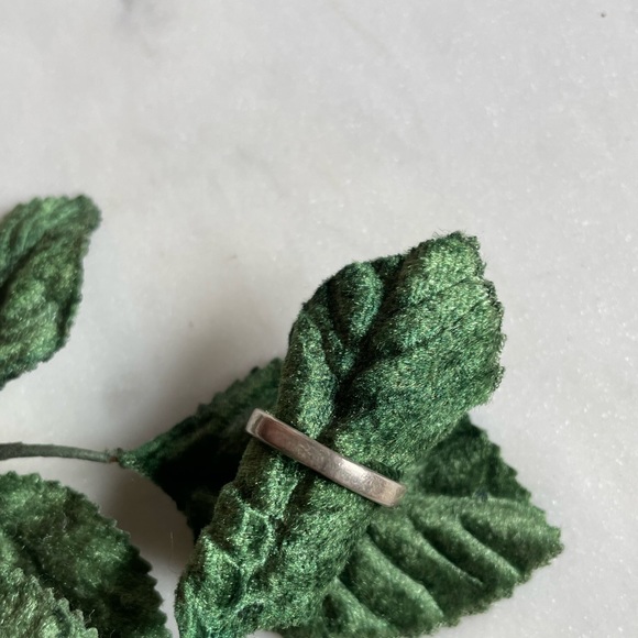 Bask | Silver Faceted Peridot Ring | 7 - Picture 11 of 14